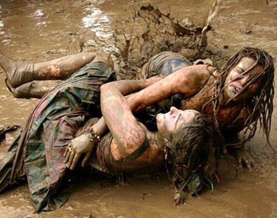 mud_fight_girls_00