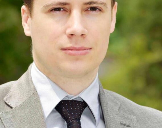 Дмитрий Попов
