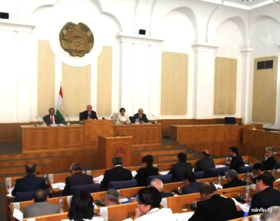 1352889199_parlament_2012