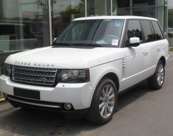 Land_Rover_Range_Rover_L322_facelift_01_China_2012-06-16