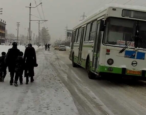 снег