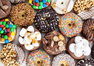 Pastry_Donuts_Sweets_Nuts_Chocolate_Marshmallow_540985_300x211