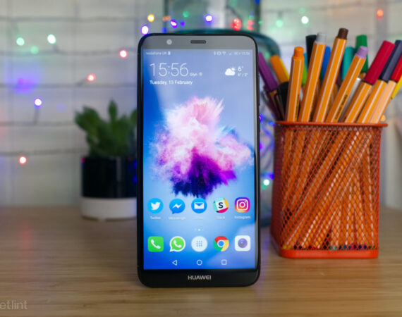 143623-phones-review-huawei-p-smart-hardware-image1-uomwo7mnwq