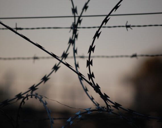barbed-wire-765484_1280