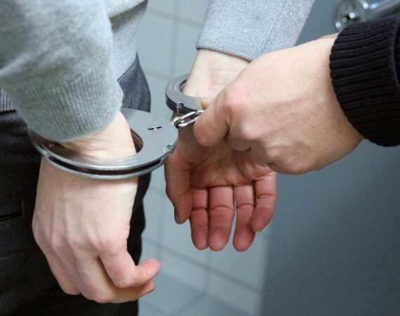 handcuffs-2102488_1280
