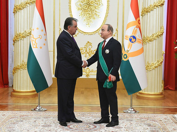 Lider-natsii-Emomali-Rahmon-vruchil-gosudarstvennye-nagrady-predstavitelyam-razlichnyh-professij-i-zanyatij