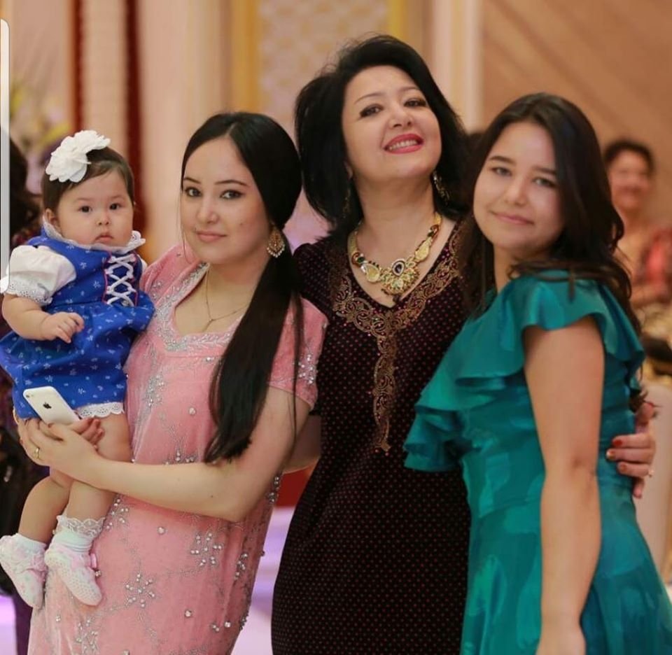 Мама по таджикски. Мама узбечка. Таджикские мамы. Мама таджичка. Таджикская мама с малышом.