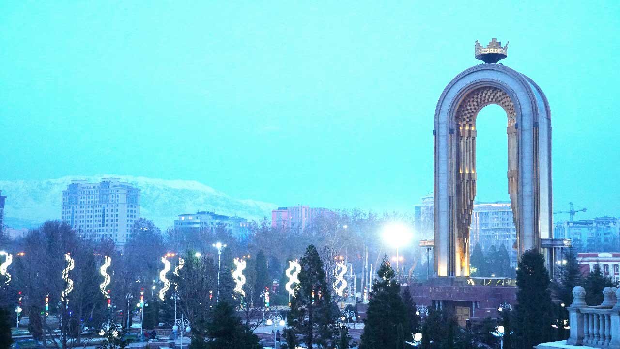 памятник-Сомони-в-Душанбе