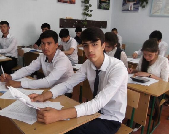 абитуриенты в Душанбе