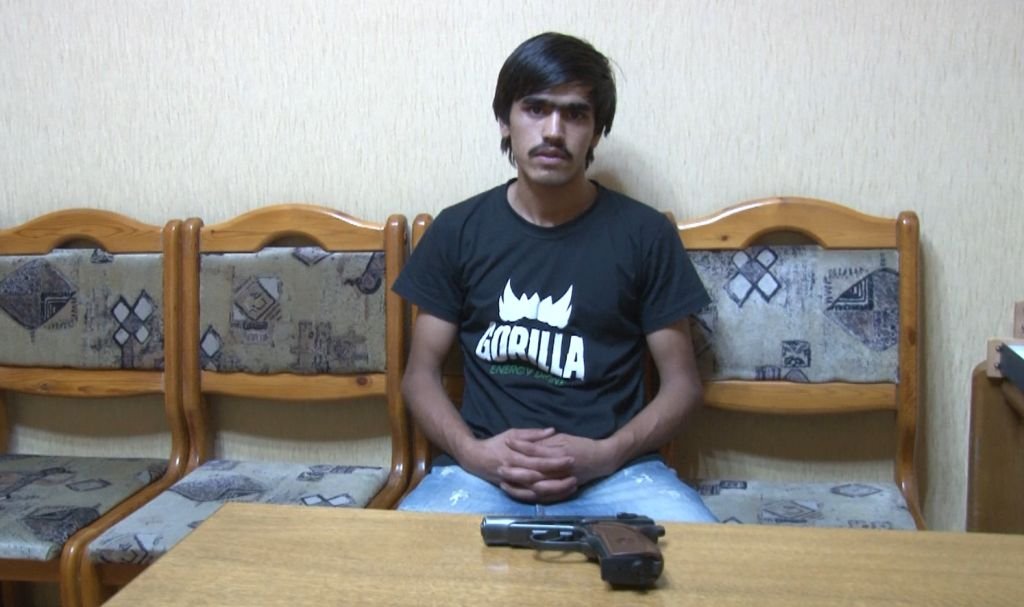Блогер из Душанбе Шахбоз Фаттоев, которого за видео с пистолетом в руках осудили на 5 суток
