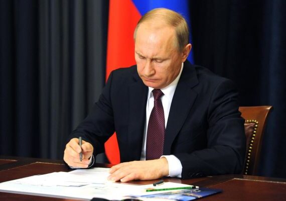 Путин продлил сроки пребывания в России для иностранцев