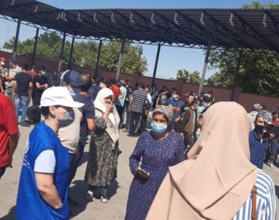 таджикистанцы на узбеко-казахской границе фото Радио Озоди