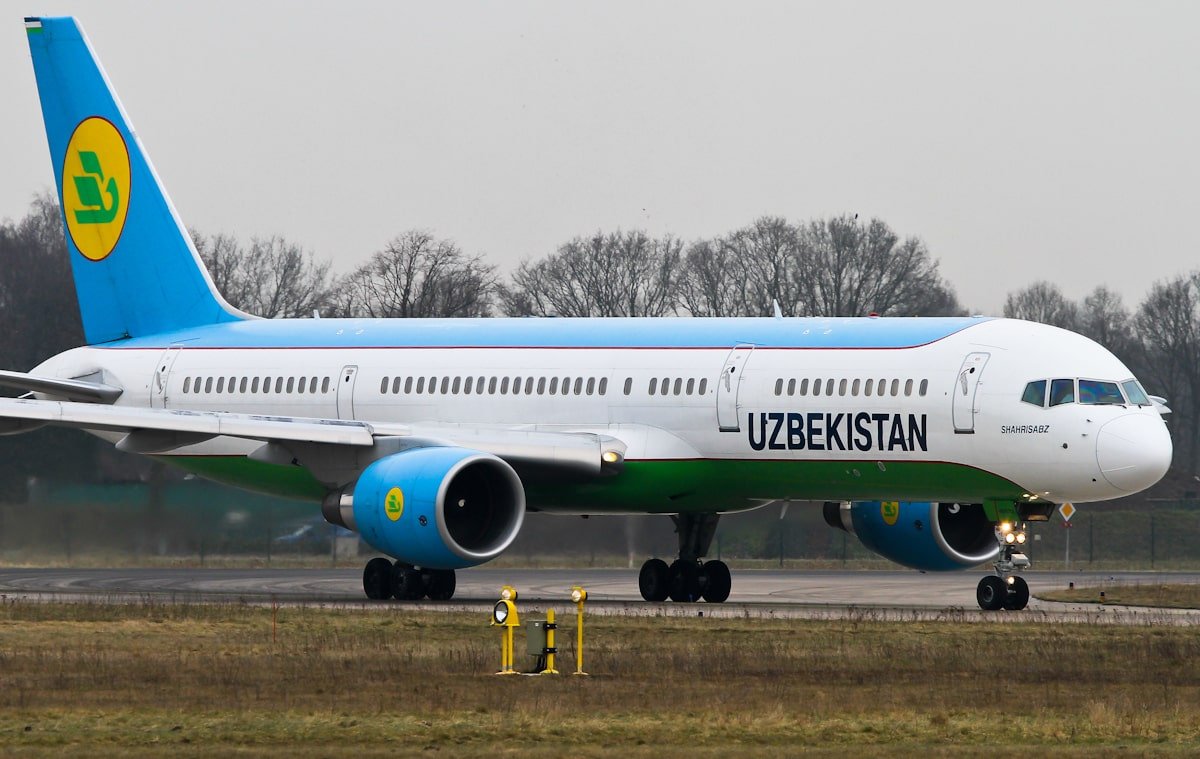 Uzbekistan Airways самолет
