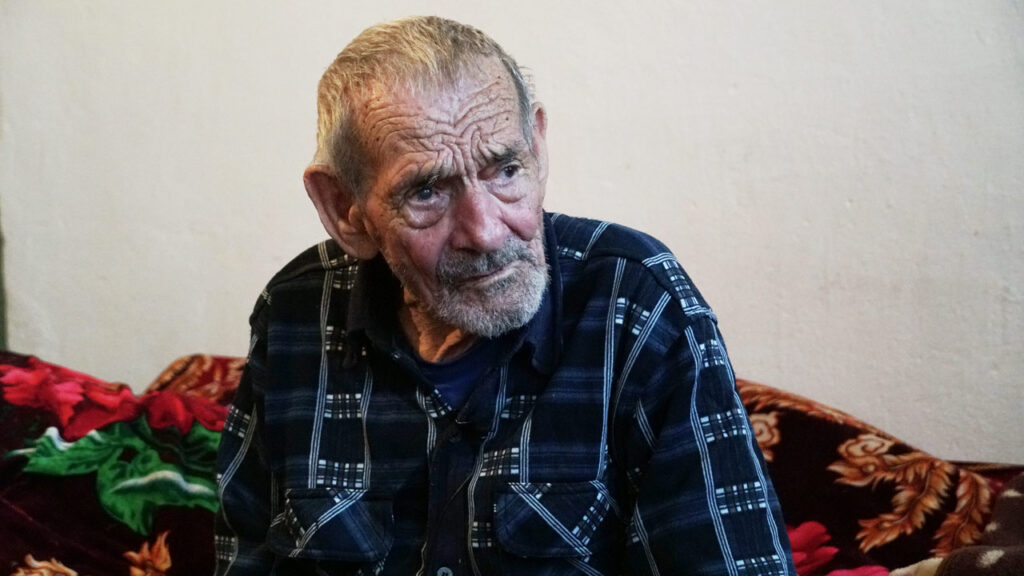 Дядя Володя, одинокий старик в Душанбе
