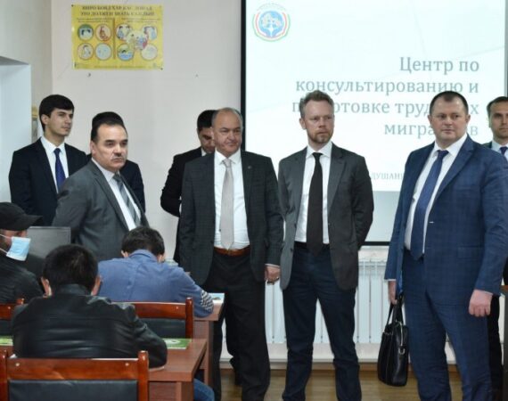 встреча Начальника миграционной службы министерства труда, миграции и занятости Таджикистана Тохира Каримзода с гендиректором Департамента госбюджета Миграционного центра в Москве Сергеем Балдиным