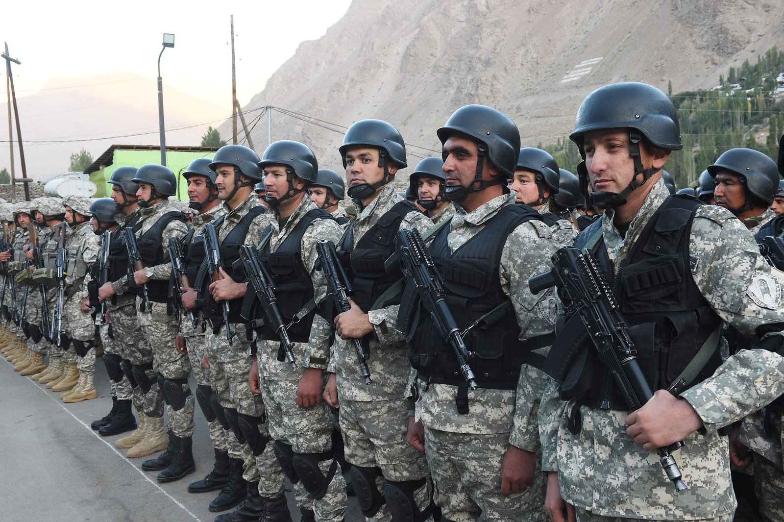 Спецслужбы таджикистана. Армия Таджикистана 2022. Таджикская армия. Солдаты Таджикистана. Военнослужащие Таджикистана.