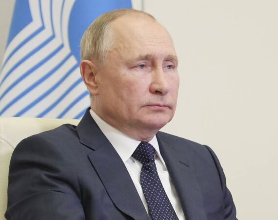 Путин считает, что трудовым мигрантам в РФ нужно «как минимум знать русский язык»