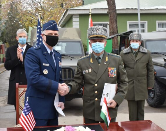 Border-Guards-Handover_picture-1140x684