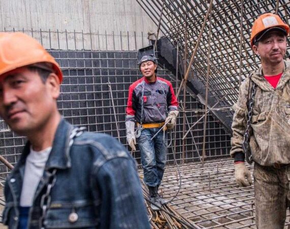 Власти Москвы подготовят план полного отказа от мигрантов на стройках