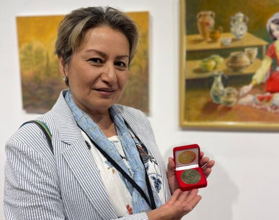 Сарвиноз Ходжиева (медаль Барбары Навроской)