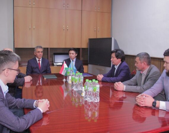 встрре6ча_в_службе_связи_с_казахами