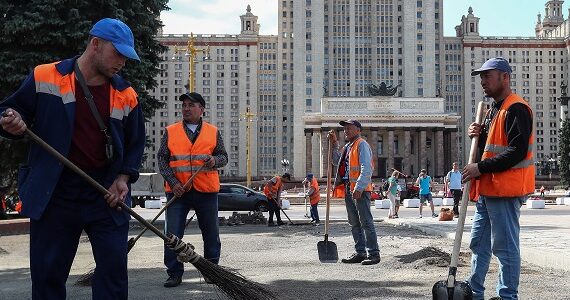 Moscow's Universitetskaya Square under renovation