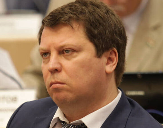 arbatmedia-narod-podraspustilsya-deputat-gosdumy-vozmutilsya-cto-ego-kollegi-nosyat-zenskie-sumki-358-800x448
