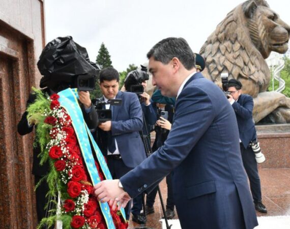 Sarvaziri-um-urii-azo-iston-dar-poyai-mu-assamai-Ismoili-Somon-gulchanbar-guzosht-4