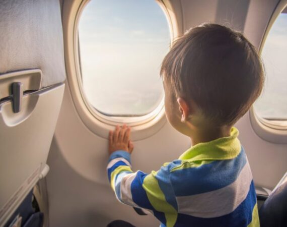 Flying-With-Kids-1-768x513