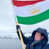 Таджикский путешественник водрузил флаг Таджикистана в Антарктиде, напомнив миру о проблеме таяния ледников