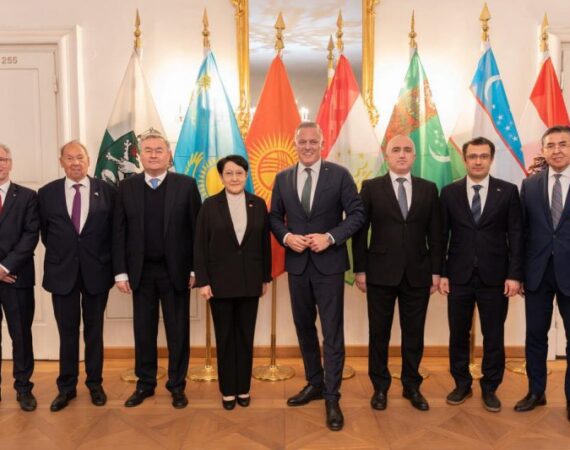 Voh-rii-safironi-kishvar-oi-Osiyoi-Markaz-bo-Gubernatori-zamini-SHtiriyai-Avstriya